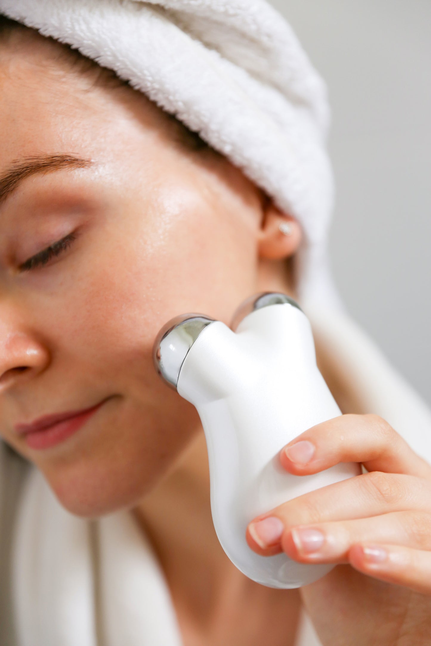 facial toning tool, at home beauty device, skin lifting tool, non-invasive facial device, sculpt and tone skin, microcurrent skincare, lift and glow skin, facial sculpting tool, natural skin rejuvenation